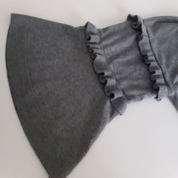 Vila Milano Ruffle Bell Sleeve Sweater Size Large - Picture 2 of 7